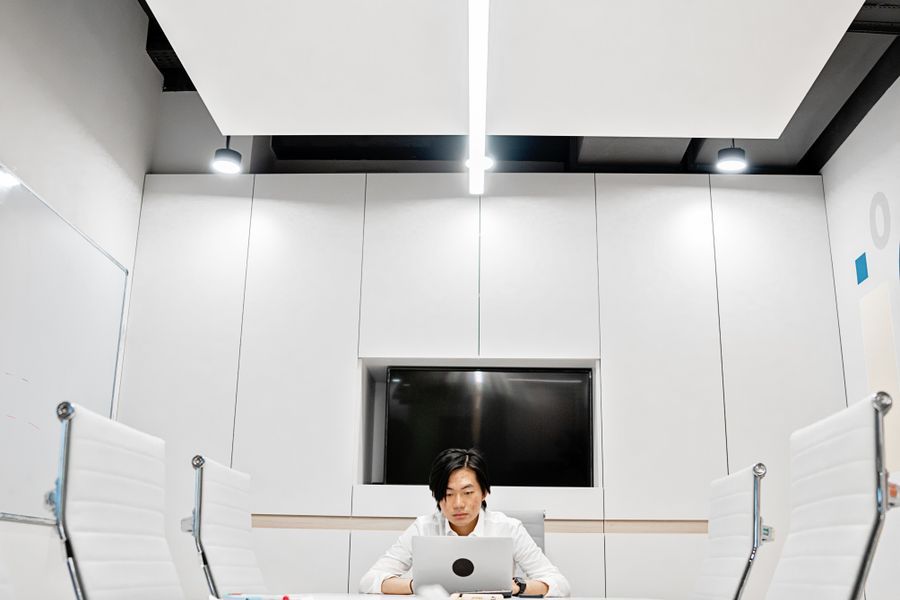EPViewer · 회의실 현황판 분야의 업무·서비스 환경을 보여주는 연출 사진